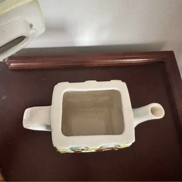 "THE GRANDHOTEL CERAMIC LIDDED TEAPOT", Collectable and Hand Painted - Picture 6 of 6